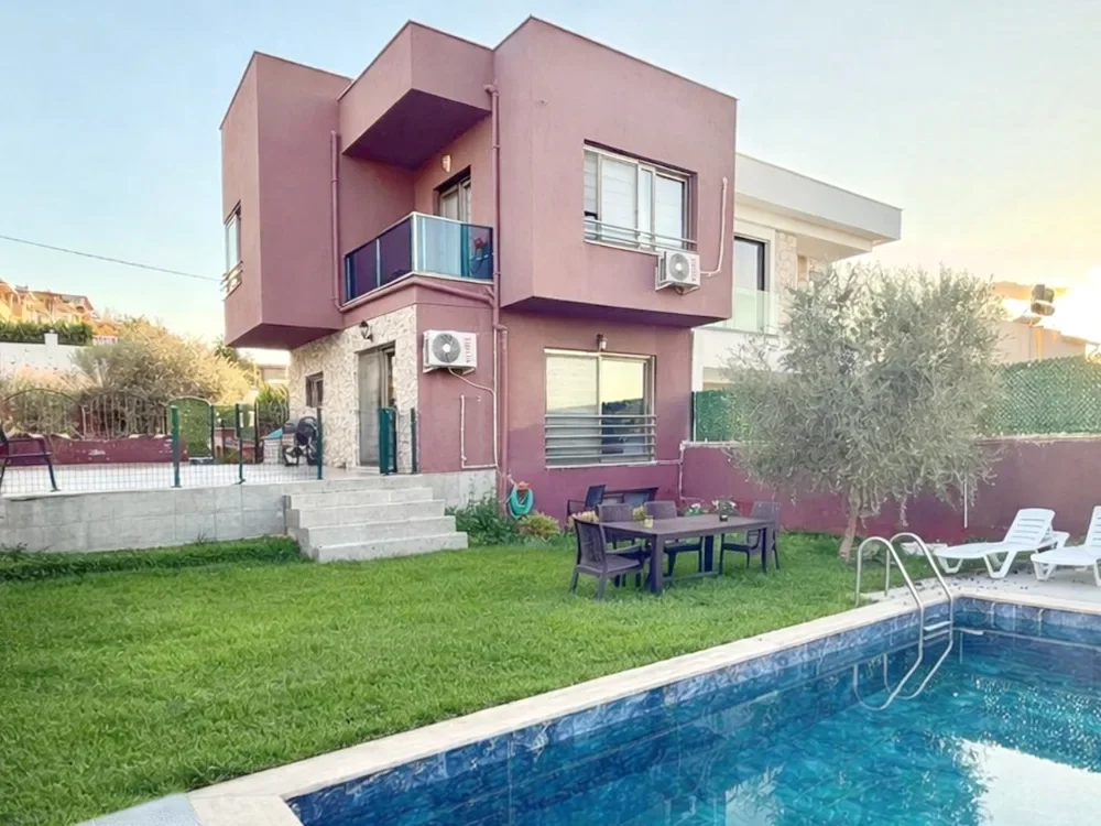 Villa Bluebay Kuşadası Davutlar’da havuzlu ve bahçeli tatil villası