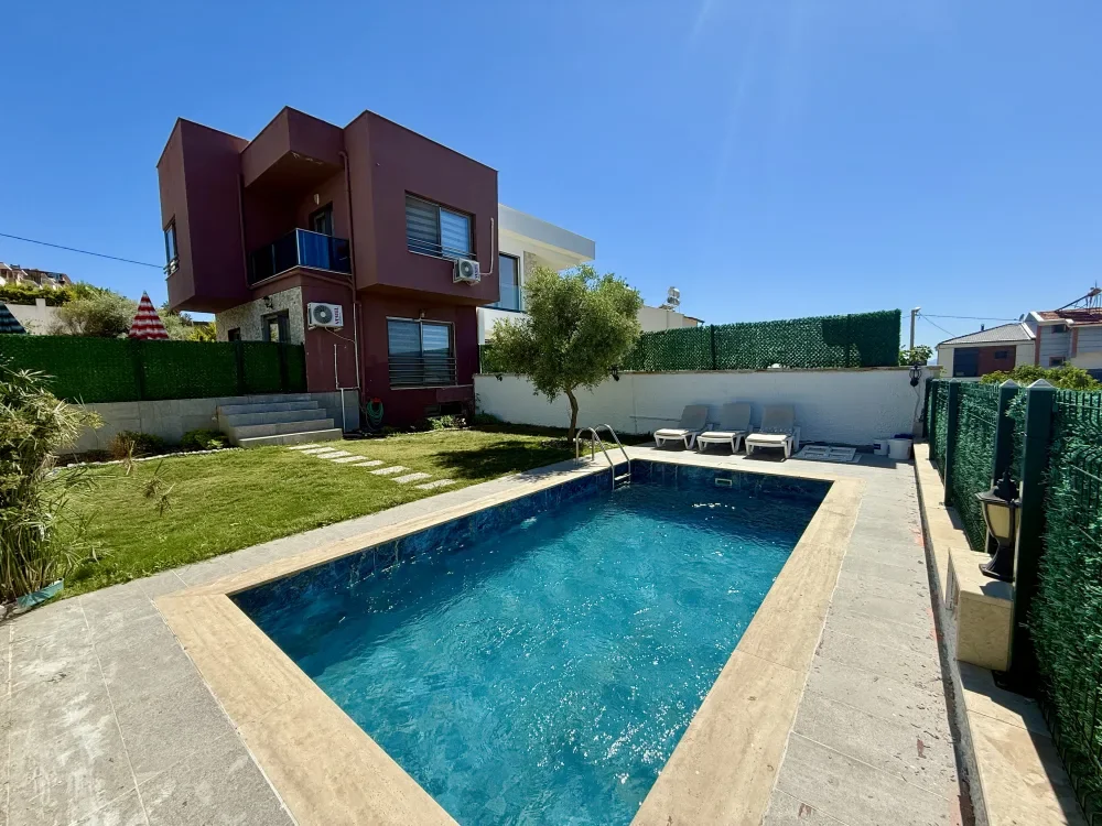 Villa Bluebay Kuşadası Soğucak’da havuzlu ve bahçeli tatil villası