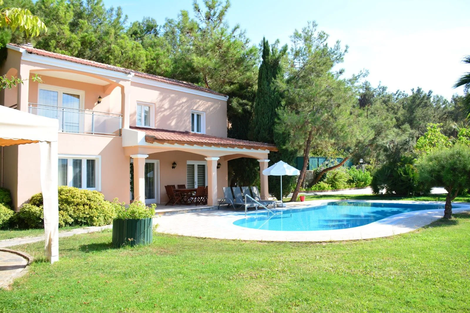 Villa Green Kuşadası – Bahçeli Villa